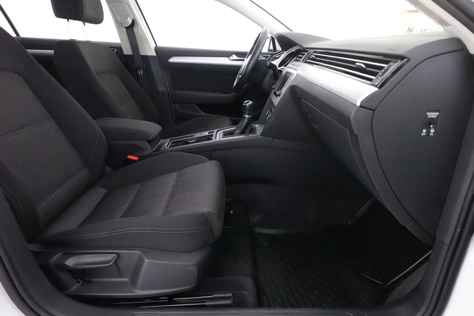 VOLKSWAGEN Passat 40