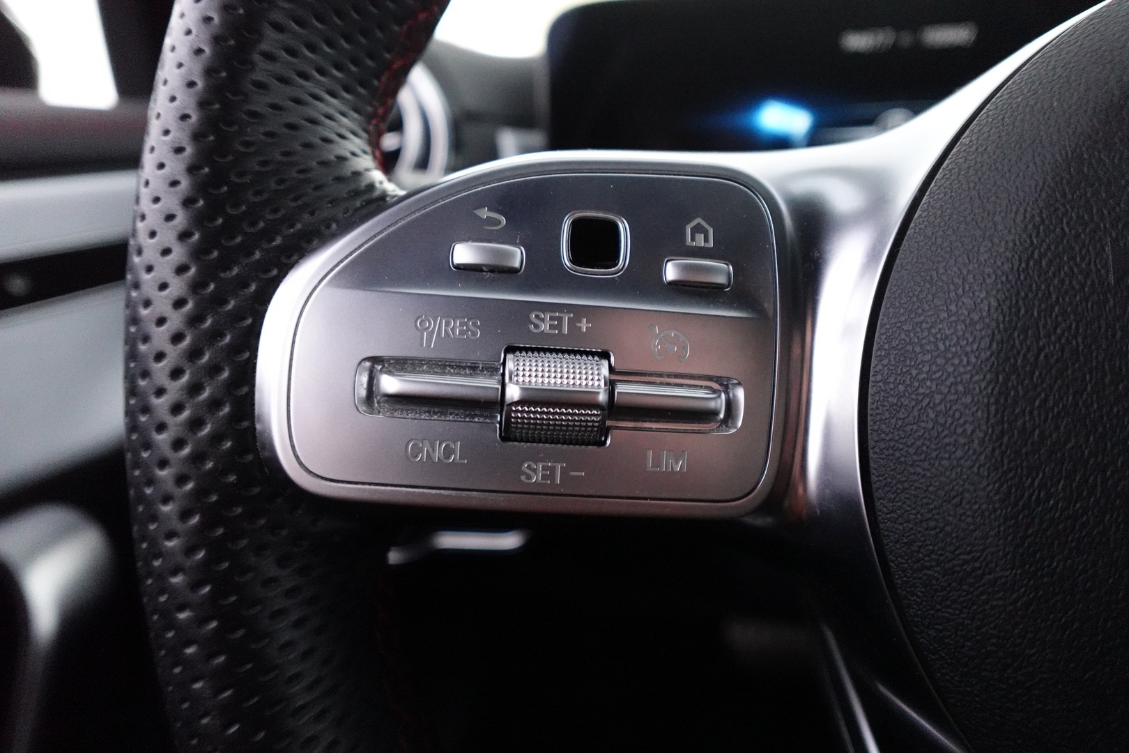 MERCEDES-BENZ CLA 18