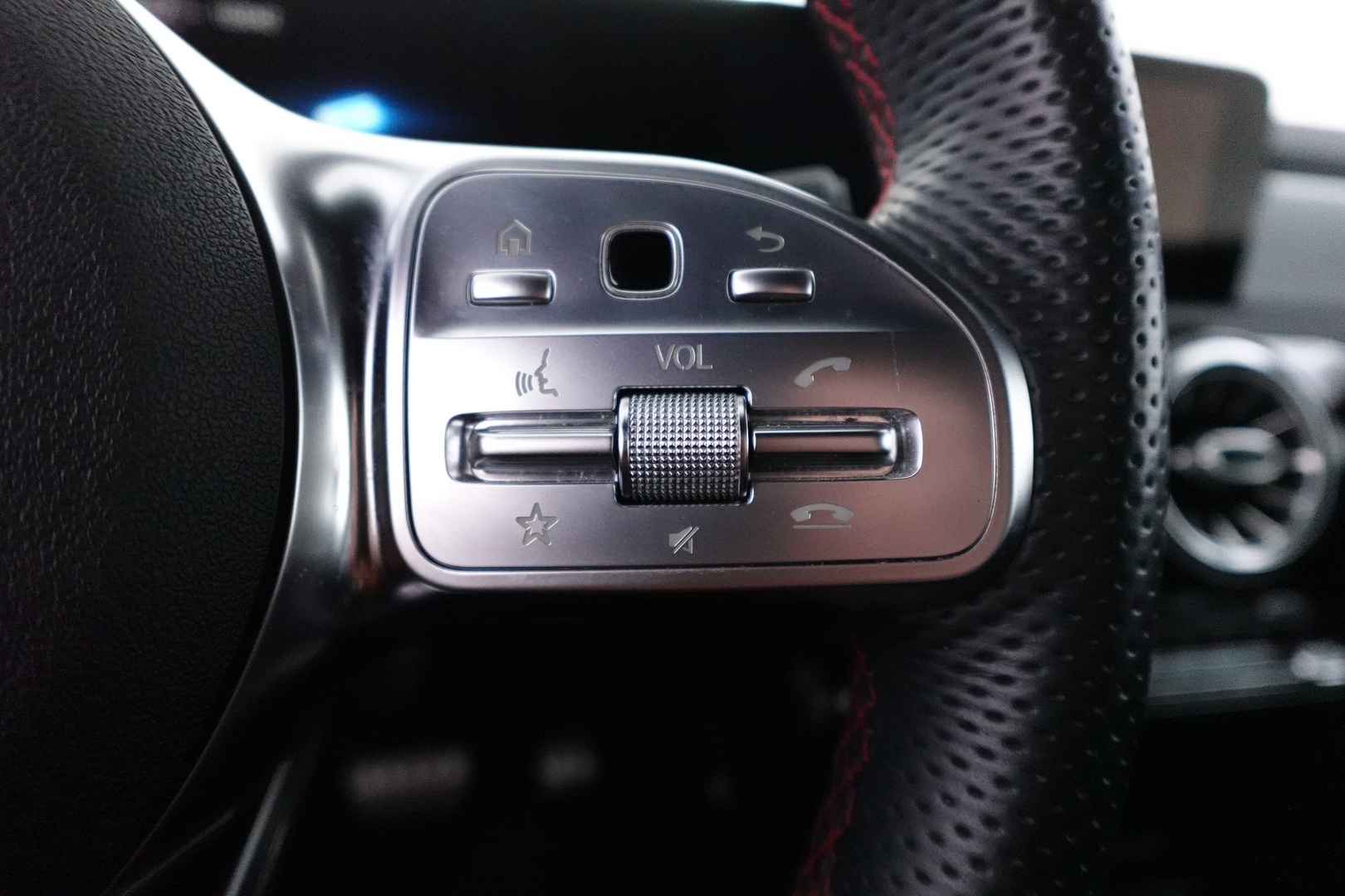 MERCEDES-BENZ CLA 19