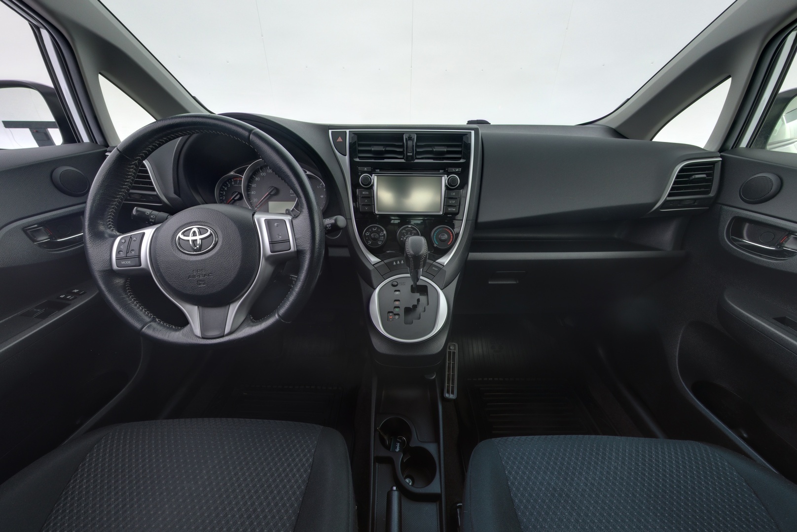 TOYOTA Verso-S 2015