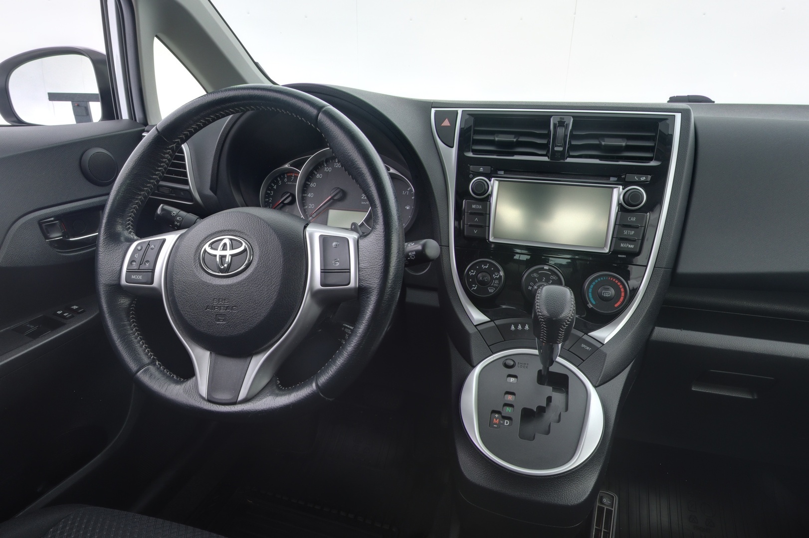 TOYOTA Verso-S 2015