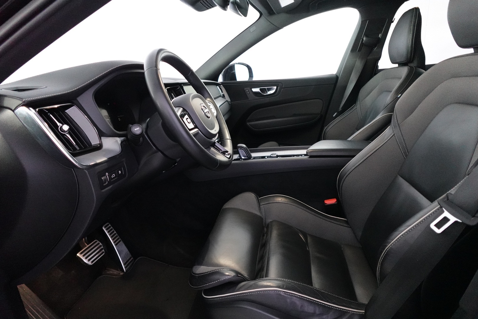 VOLVO XC60 2022