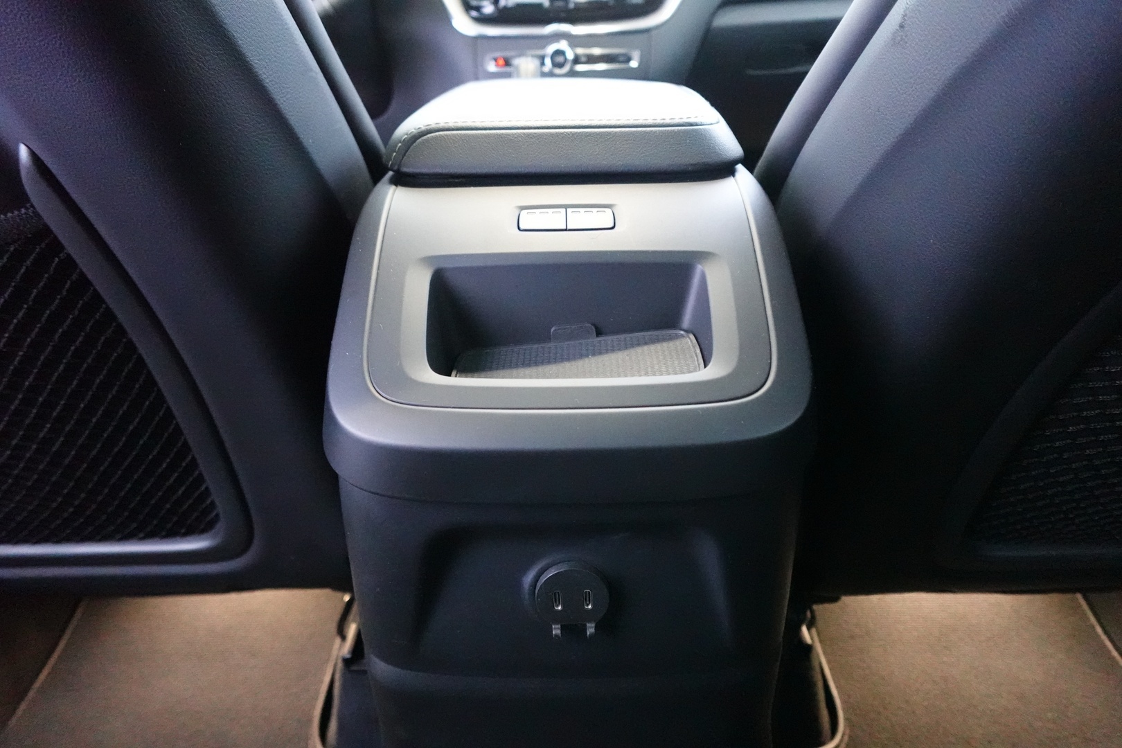 VOLVO XC60 2022