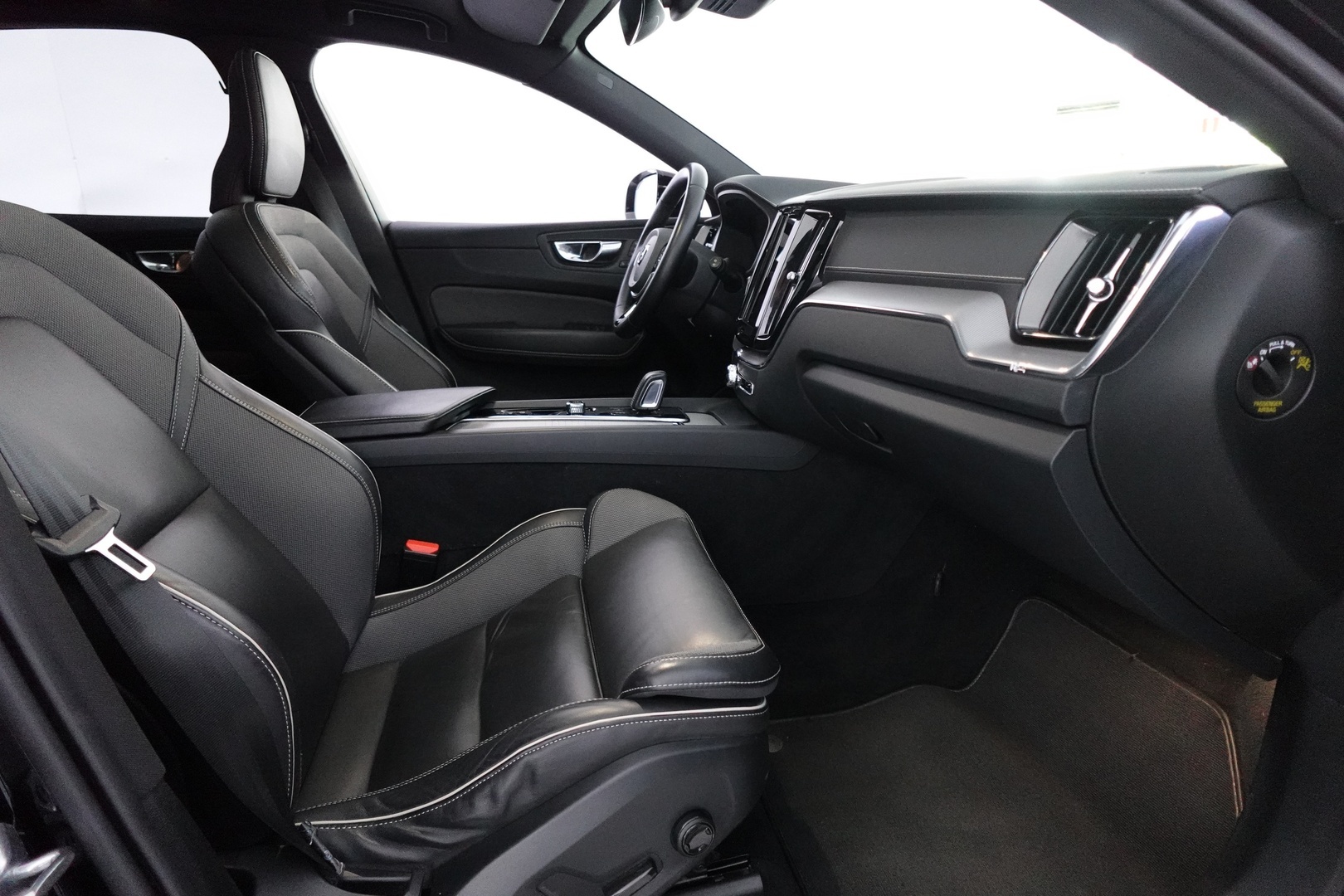 VOLVO XC60 2022
