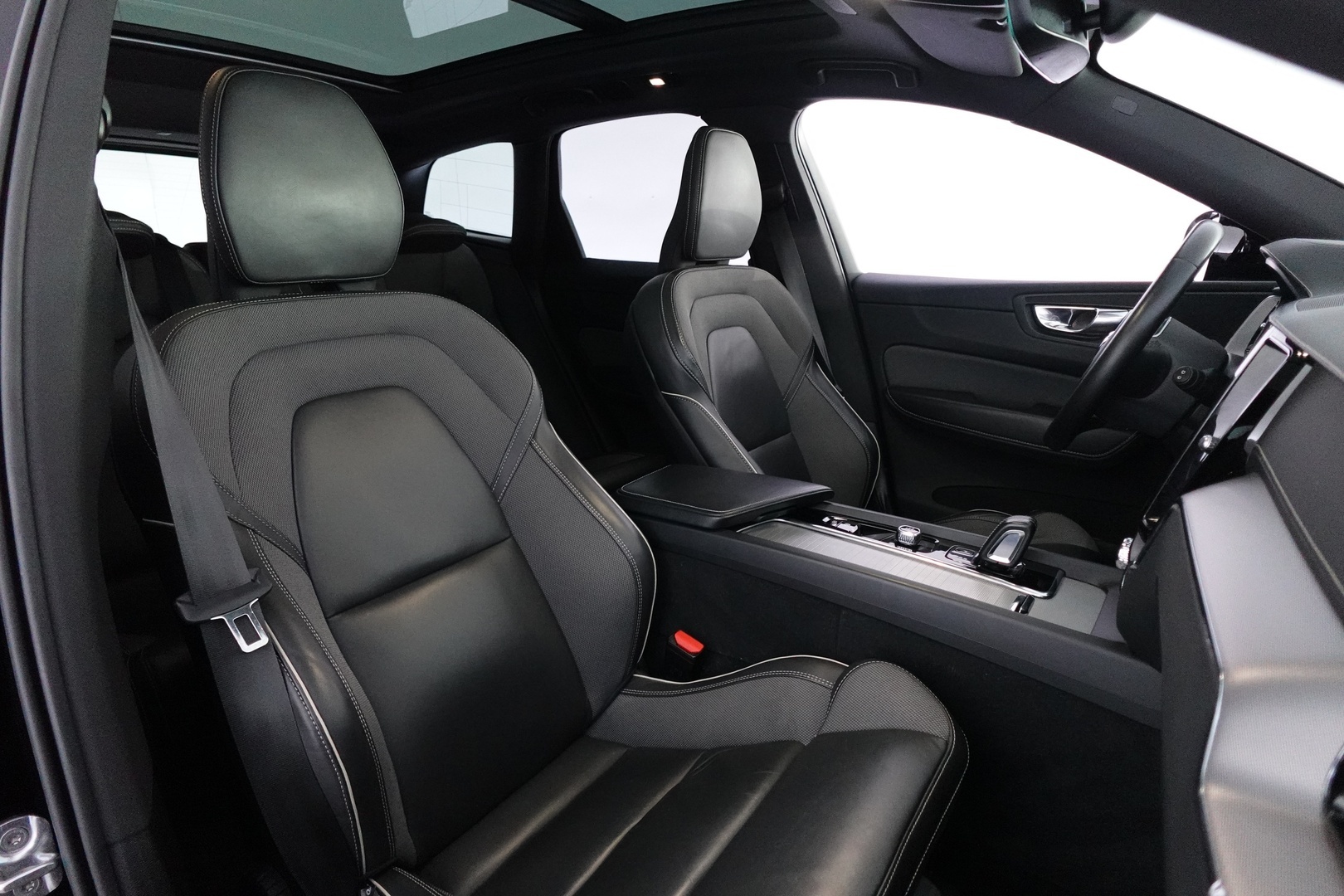VOLVO XC60 2022