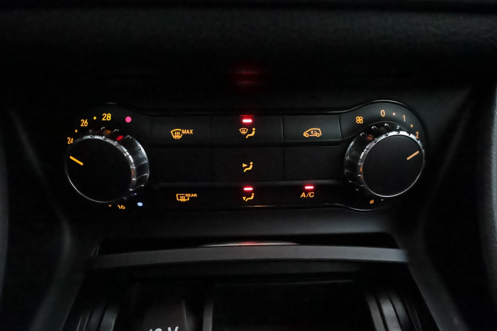 MERCEDES-BENZ CLA 2014