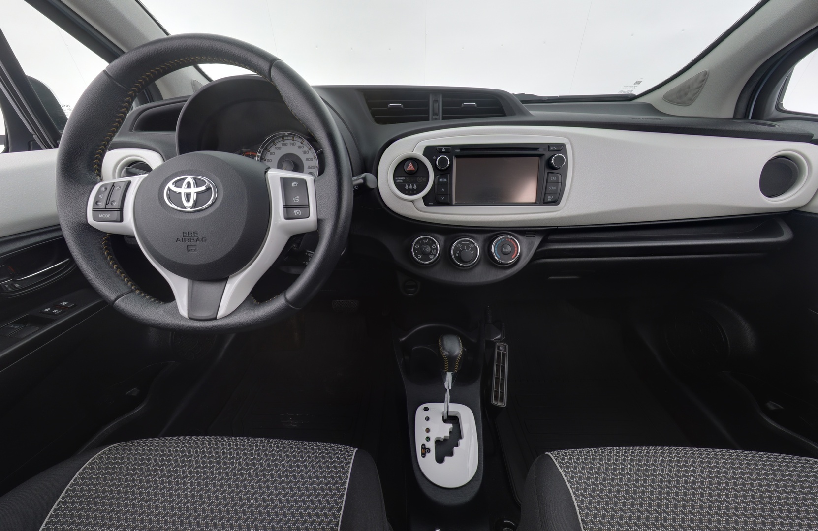 TOYOTA Yaris 2014