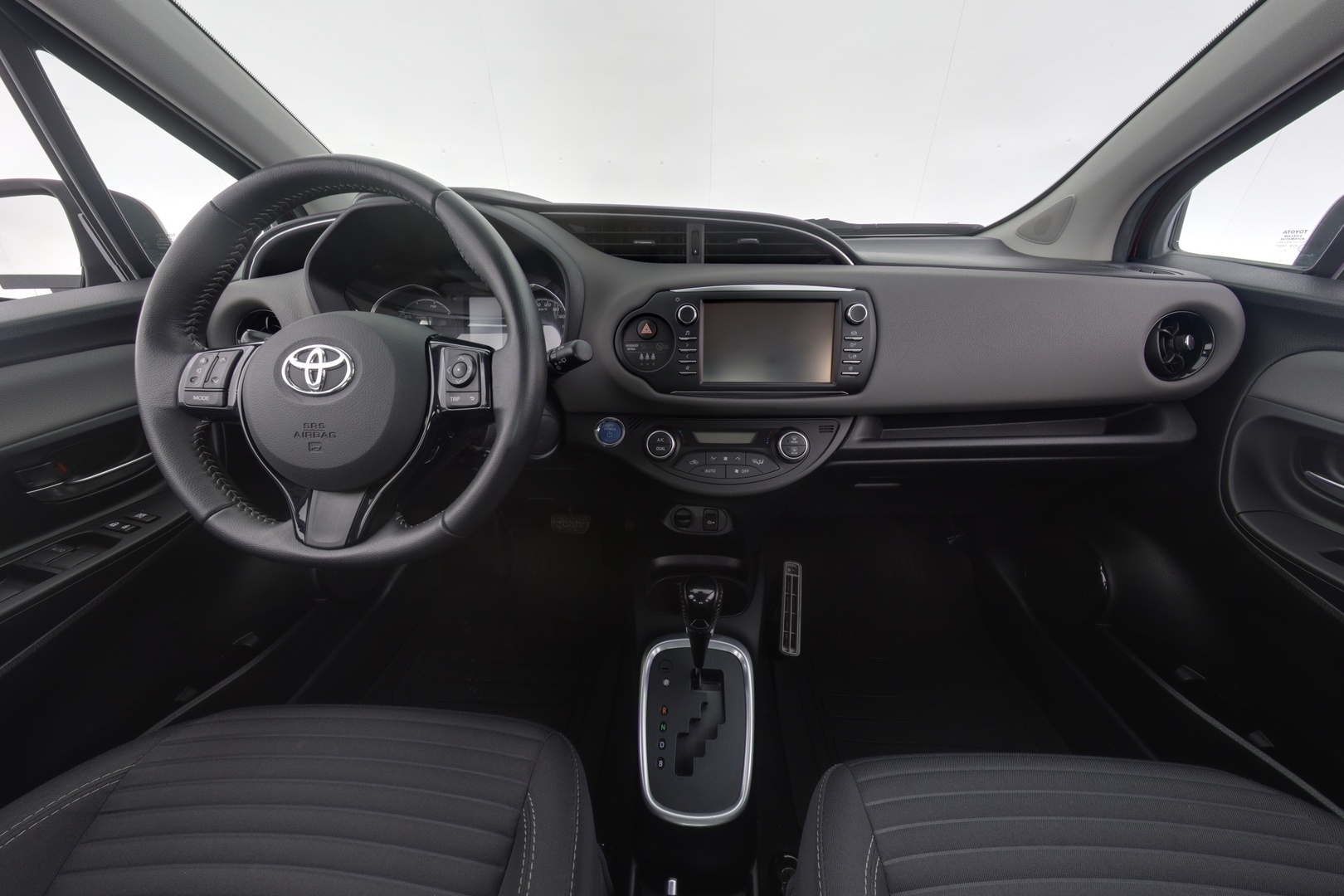 TOYOTA Yaris 2017