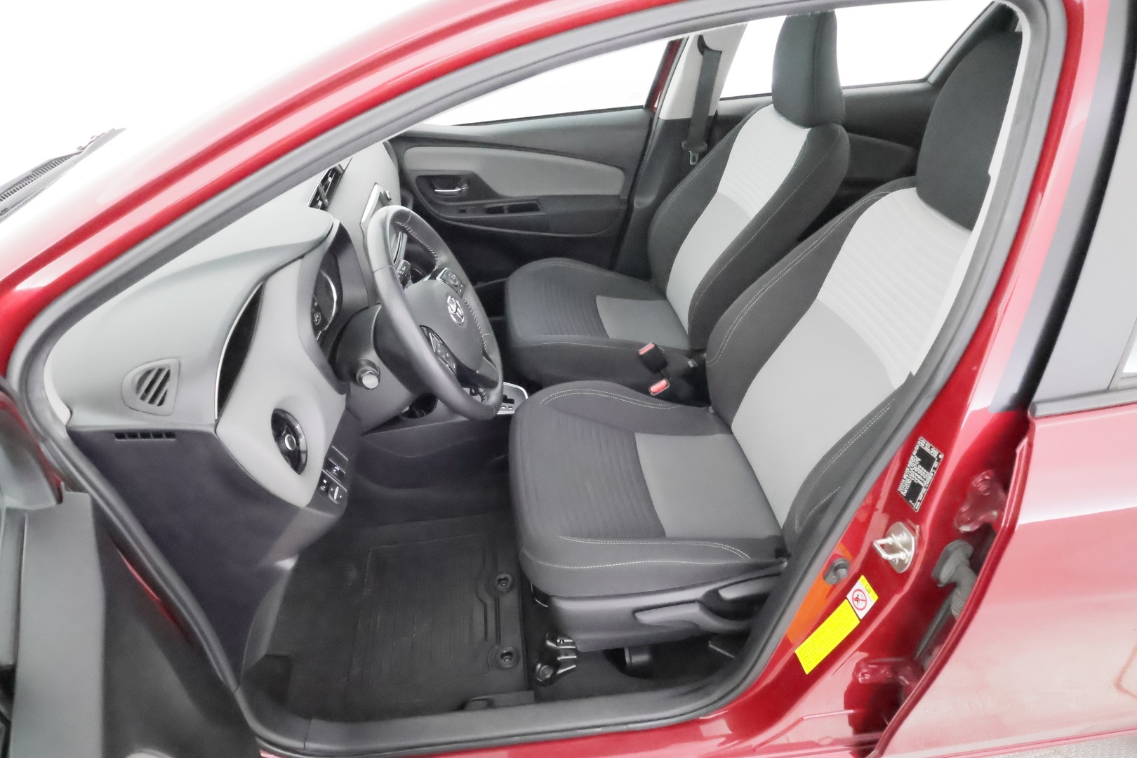 TOYOTA Yaris 2017
