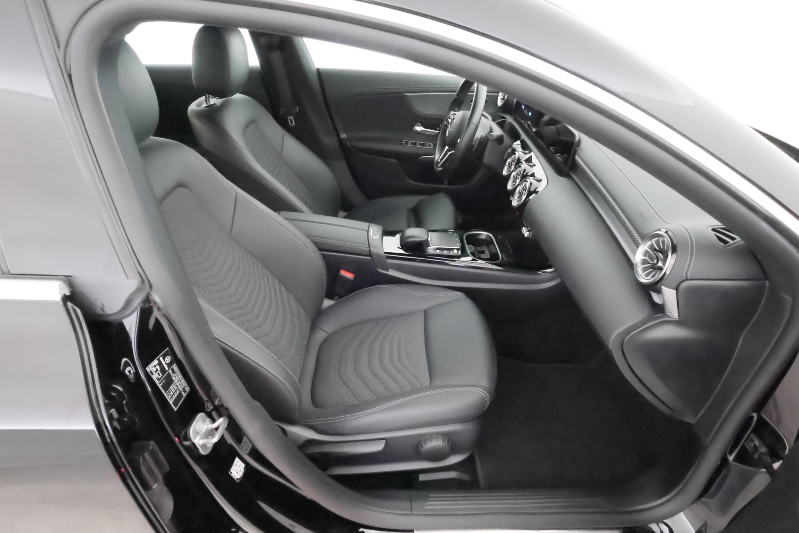 MERCEDES-BENZ CLA 2023