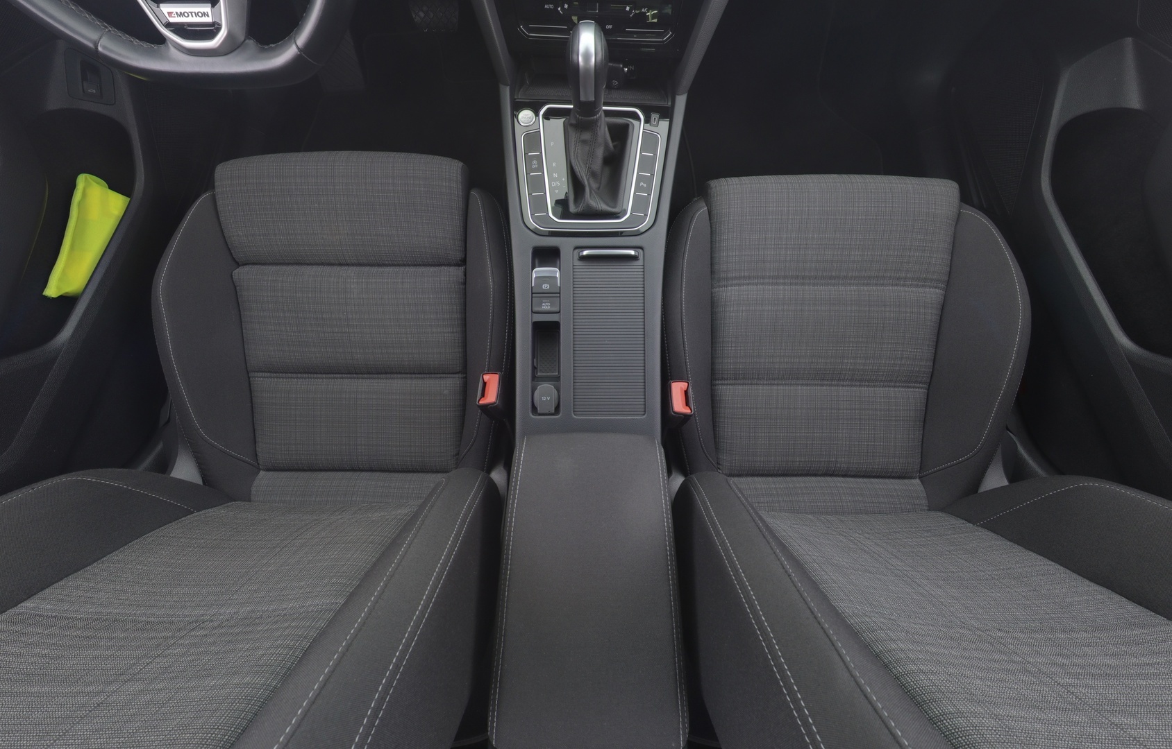 VOLKSWAGEN Passat 12