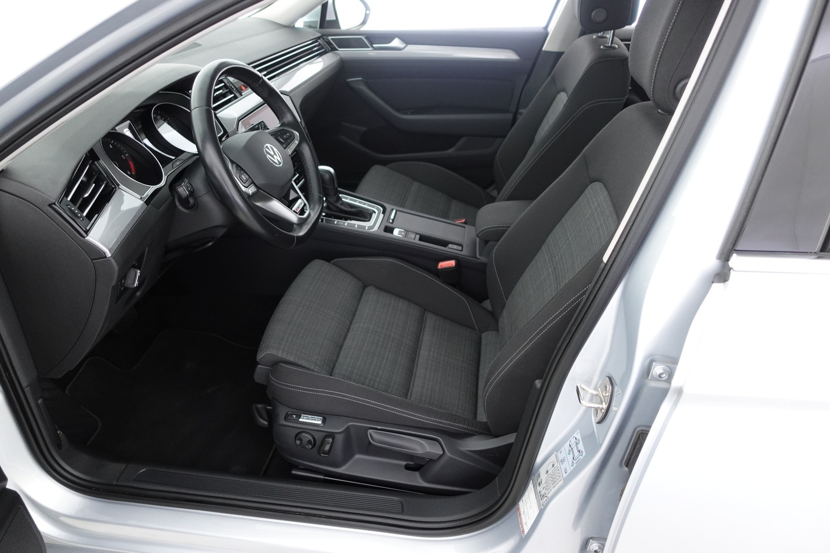 VOLKSWAGEN Passat 13
