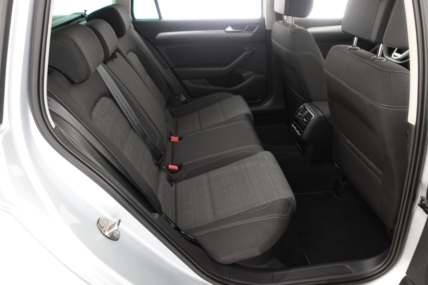 VOLKSWAGEN Passat 15