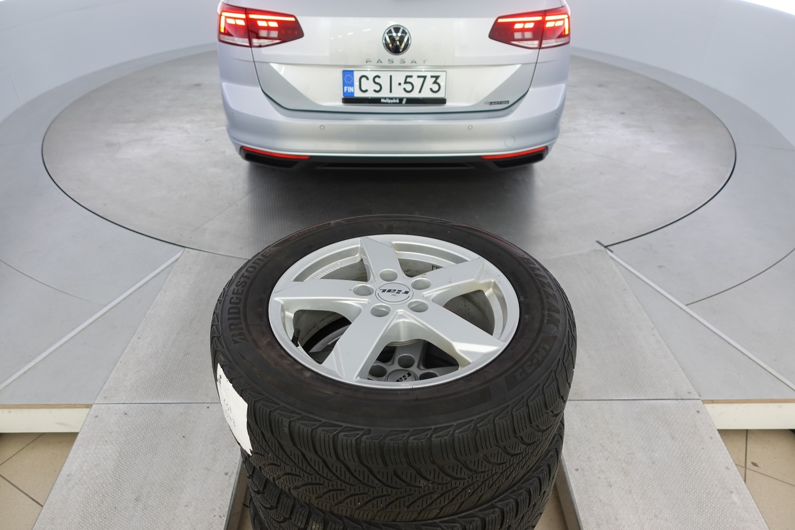 VOLKSWAGEN Passat 26