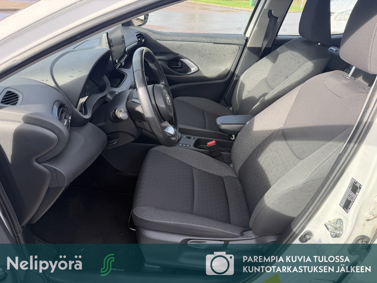 TOYOTA Yaris 4