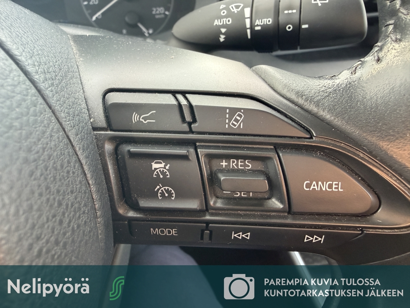 TOYOTA Yaris 9
