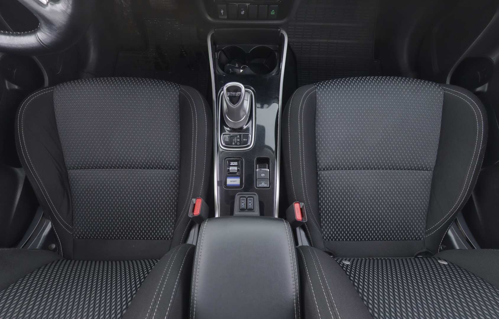 MITSUBISHI Outlander PHEV 2020