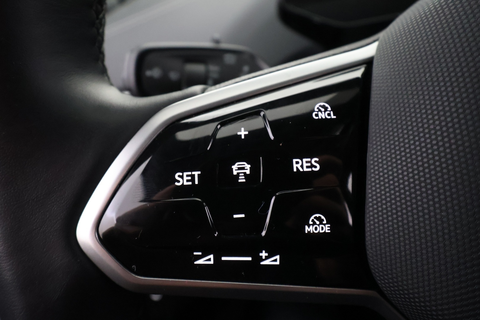 VOLKSWAGEN ID.4 2024