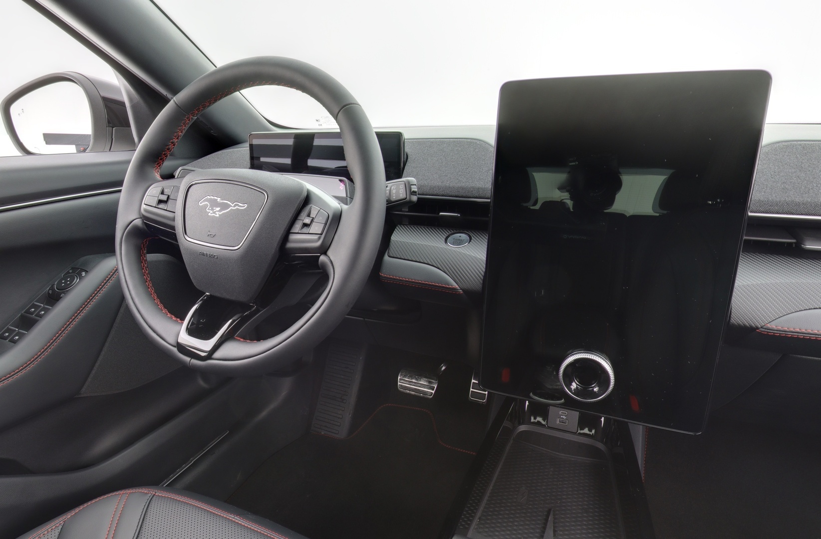 FORD Mustang Mach-E 2025