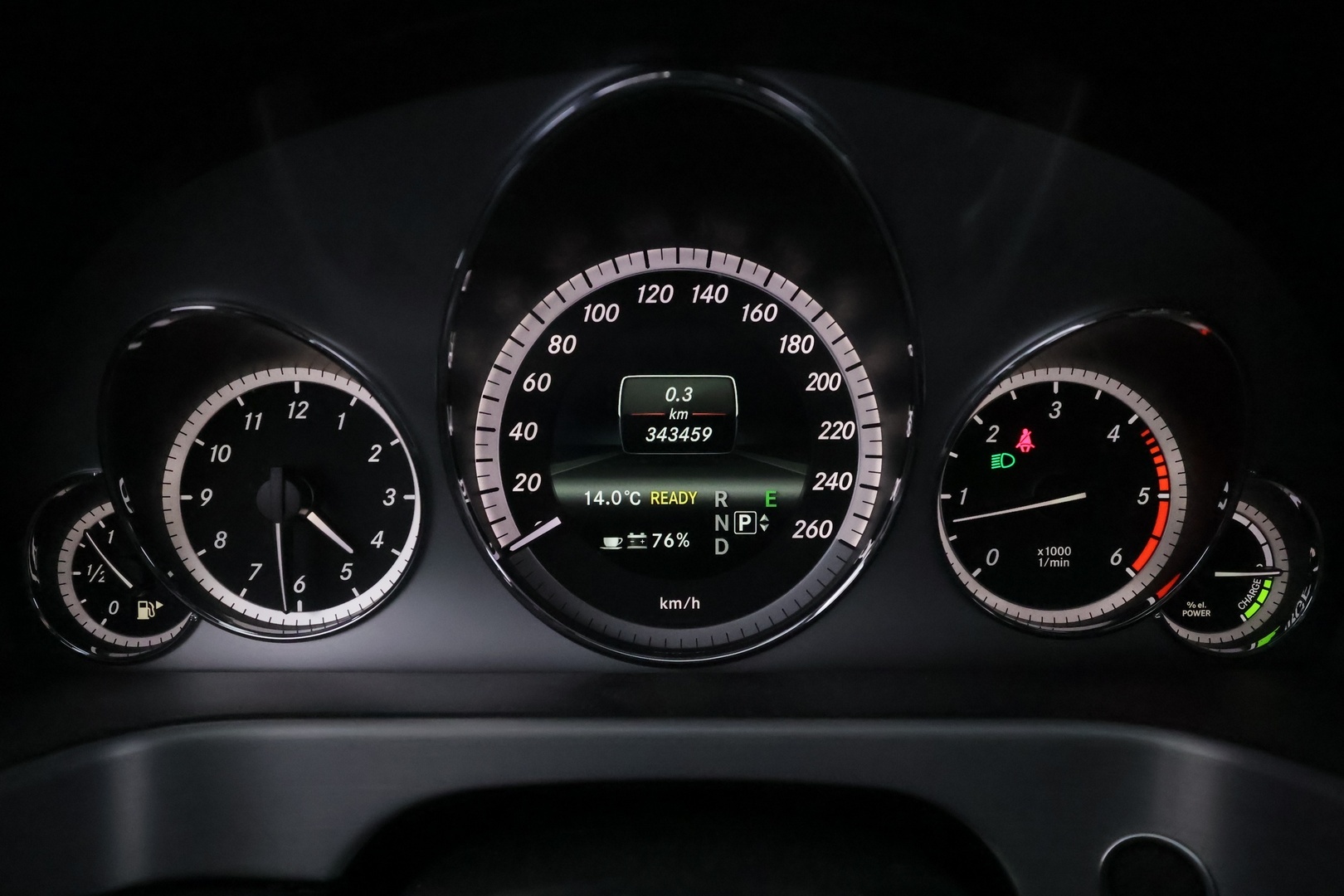 MERCEDES-BENZ E 2012