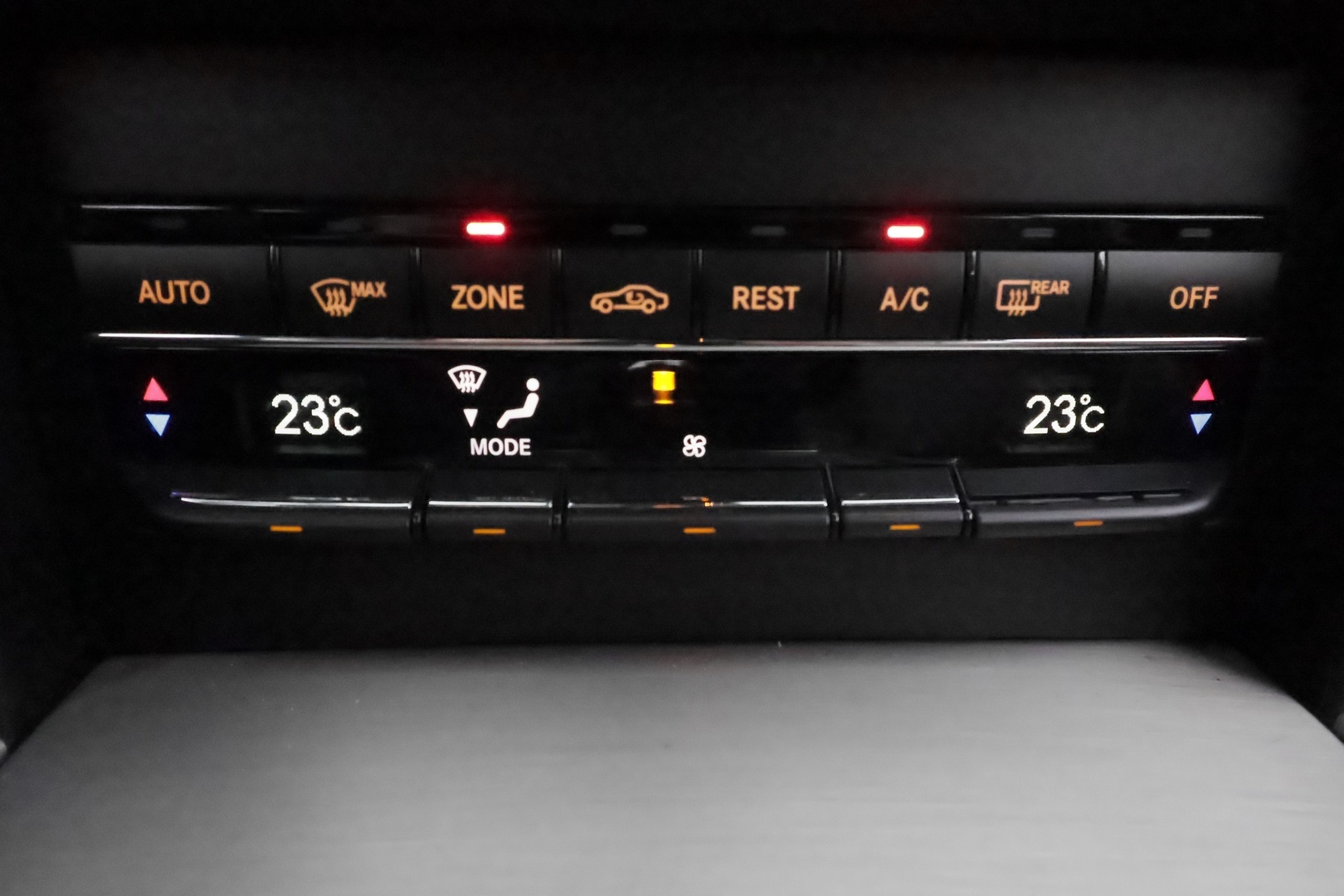 MERCEDES-BENZ E 2012