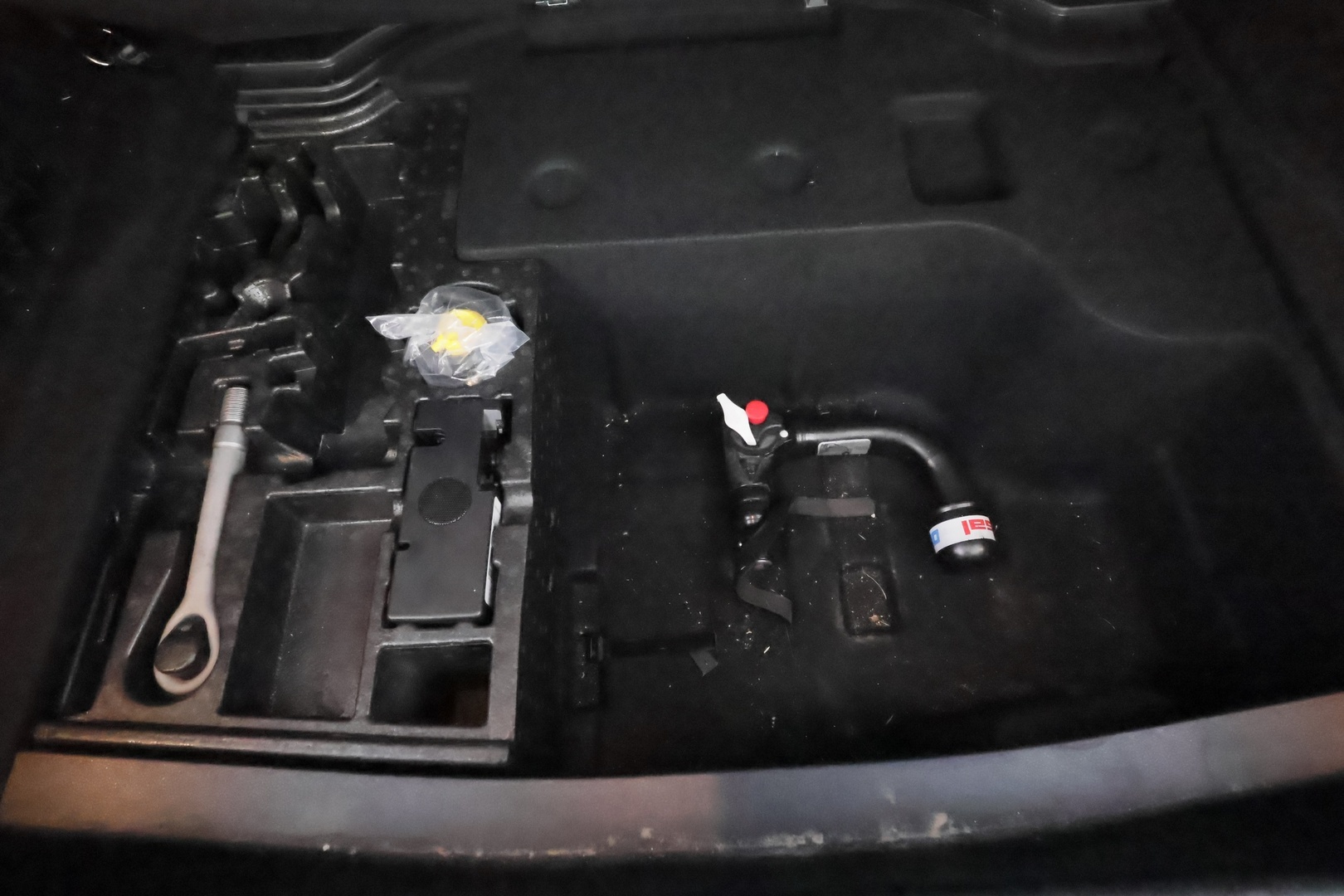 MERCEDES-BENZ E 2012