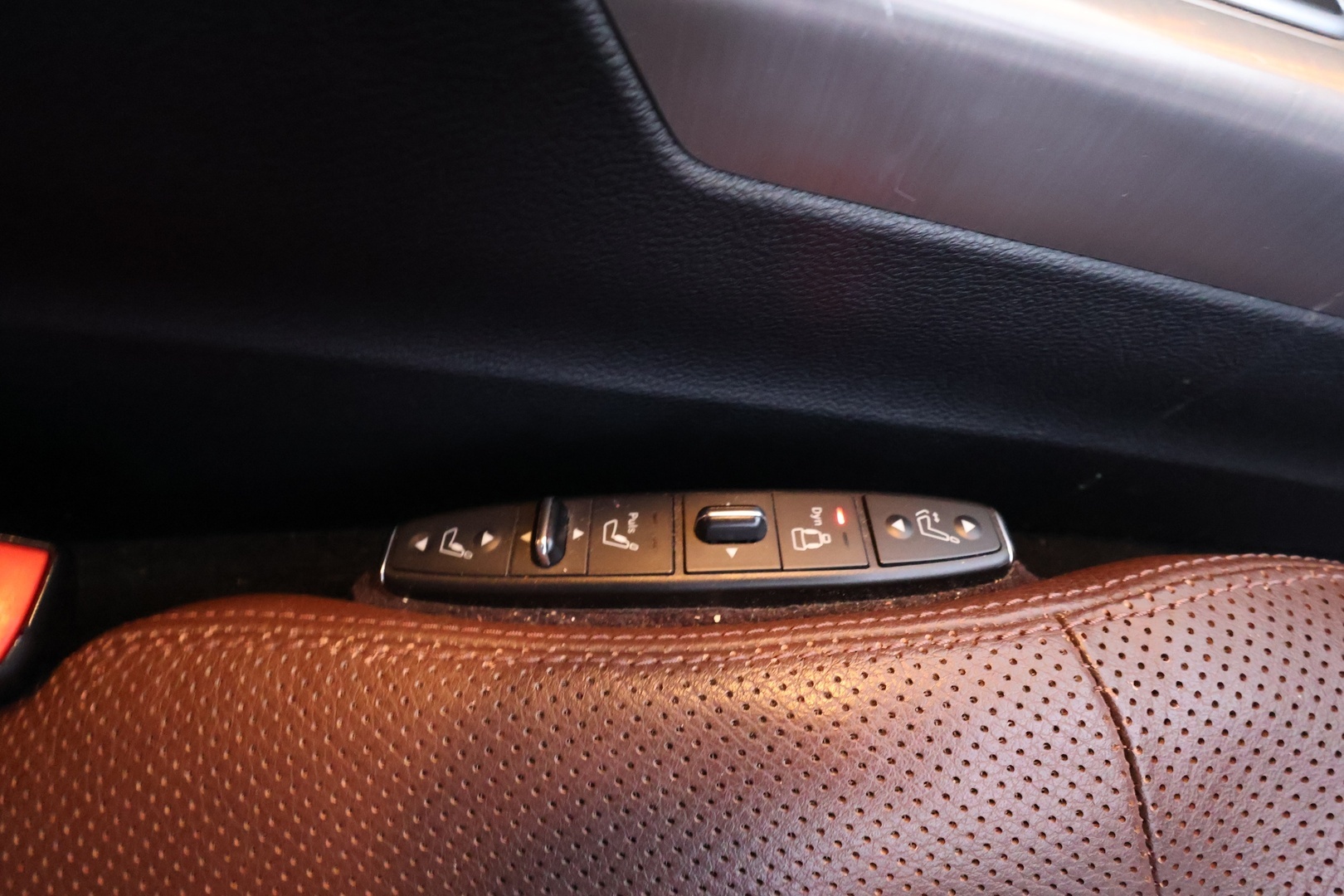 MERCEDES-BENZ E 2012