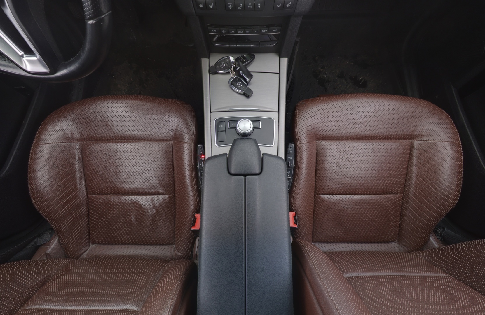 MERCEDES-BENZ E 2012