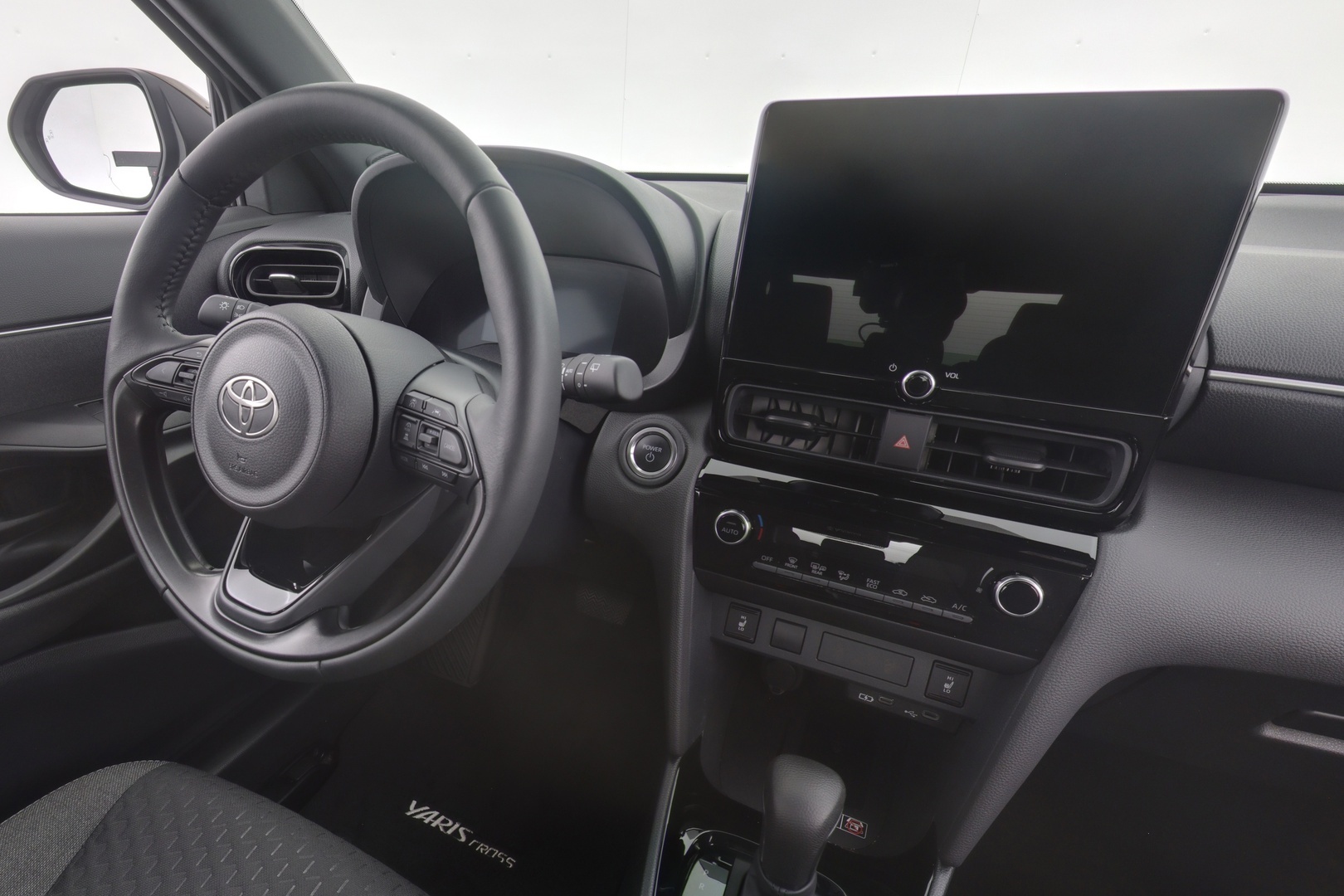 TOYOTA Yaris Cross 2025