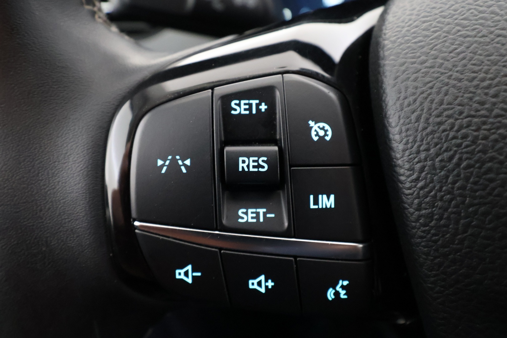 FORD KUGA 2025