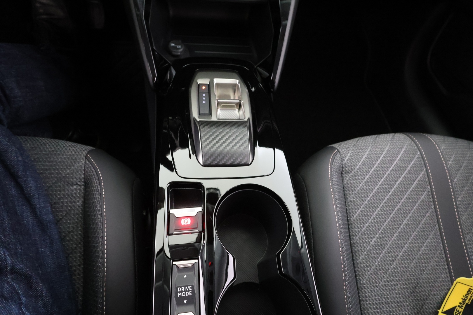 PEUGEOT 208 21