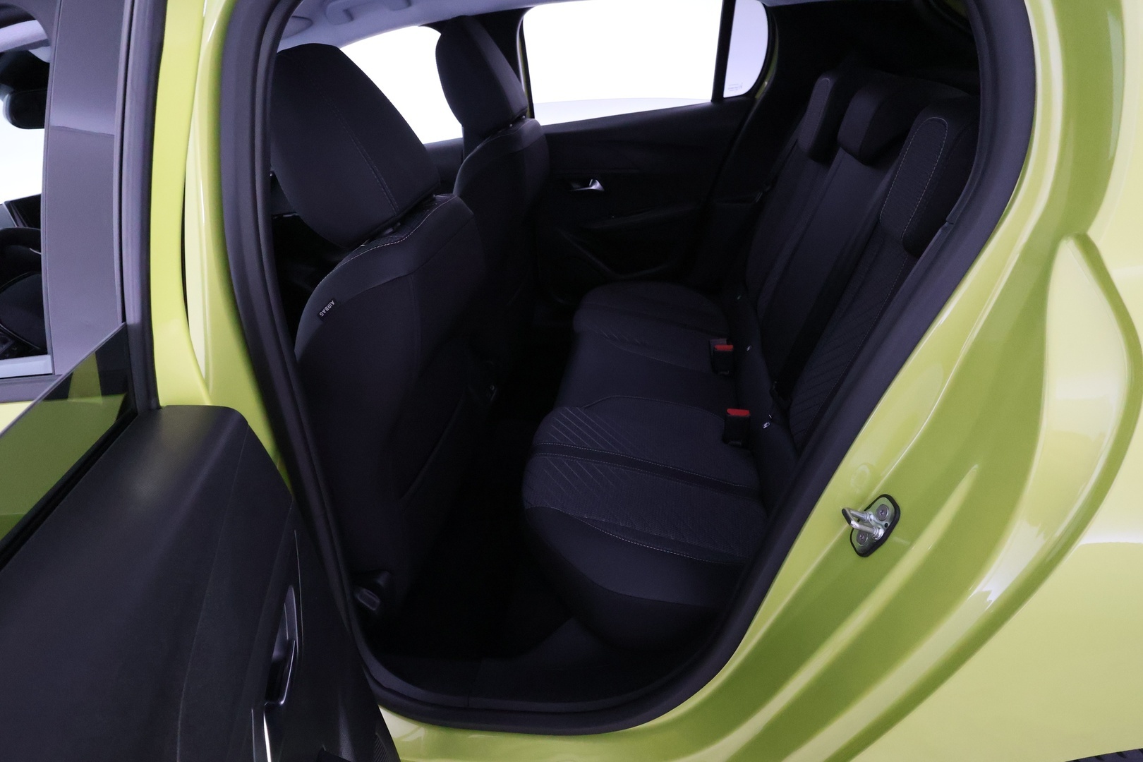 PEUGEOT 208 27
