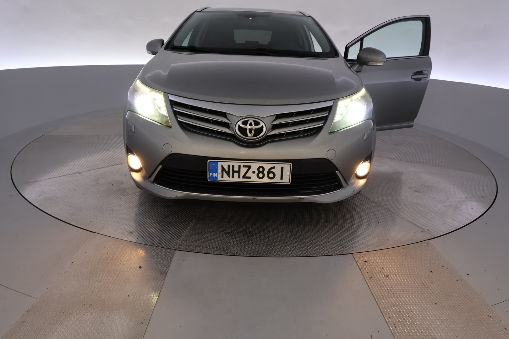 TOYOTA Avensis 2012