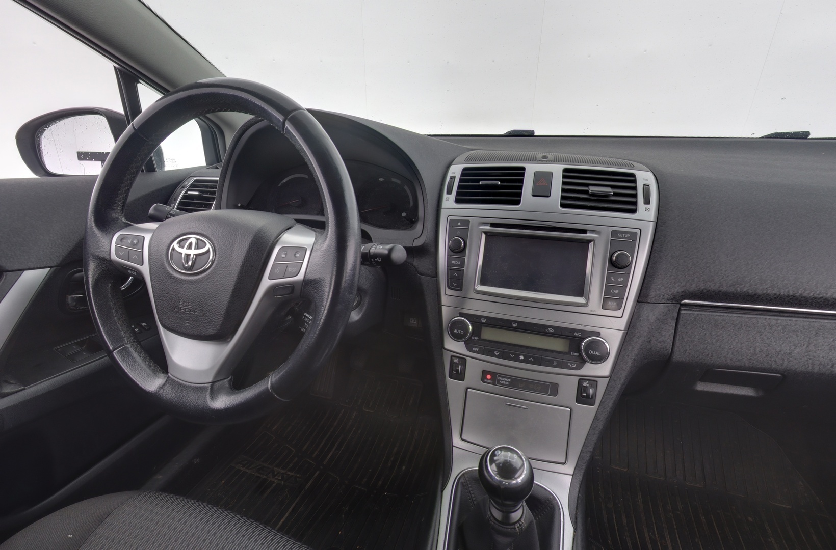 TOYOTA Avensis 2012