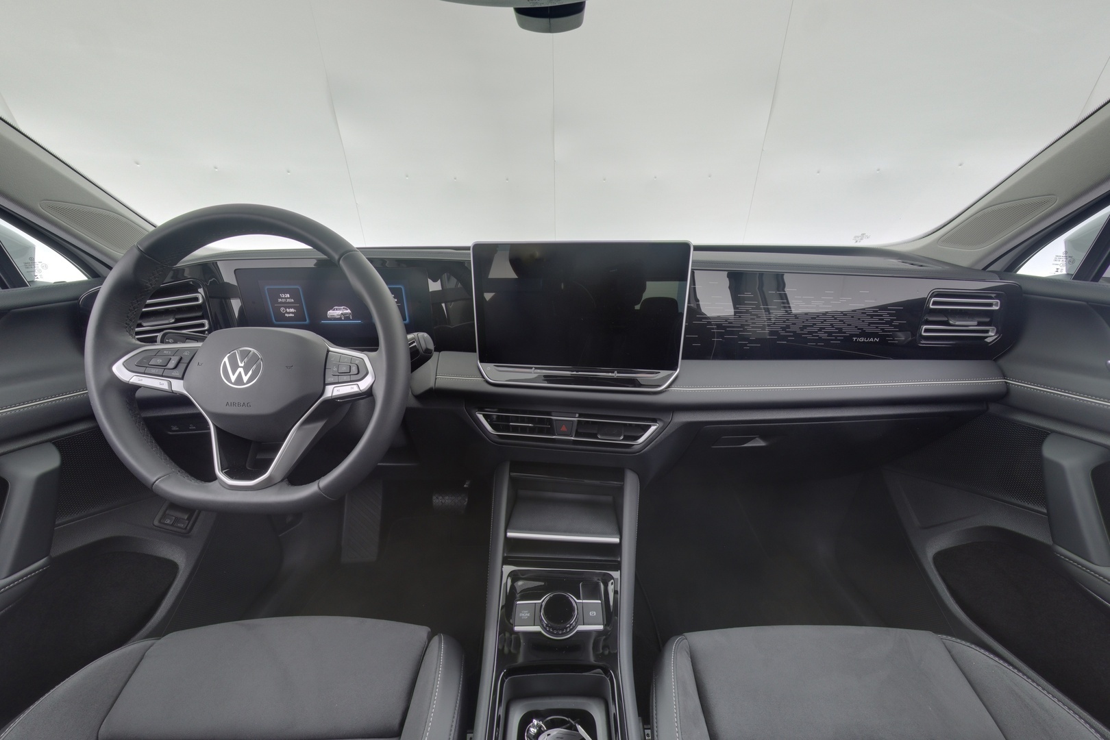 VOLKSWAGEN Tiguan 2024