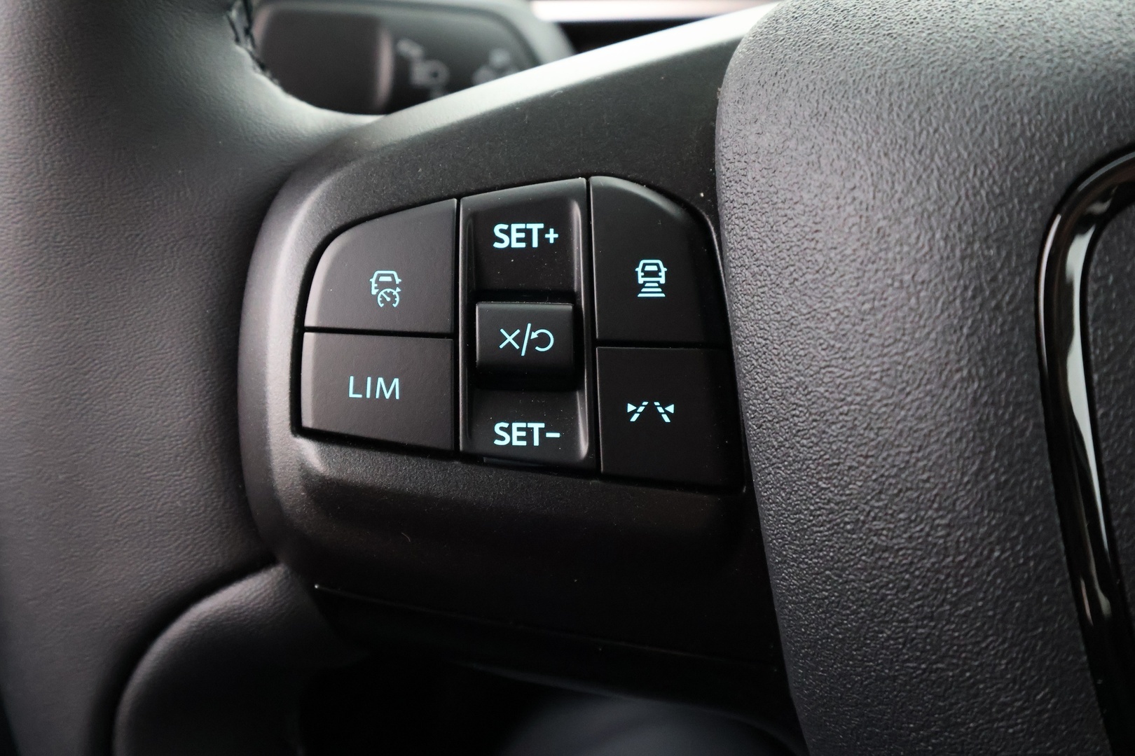 FORD Mustang Mach-E 2025