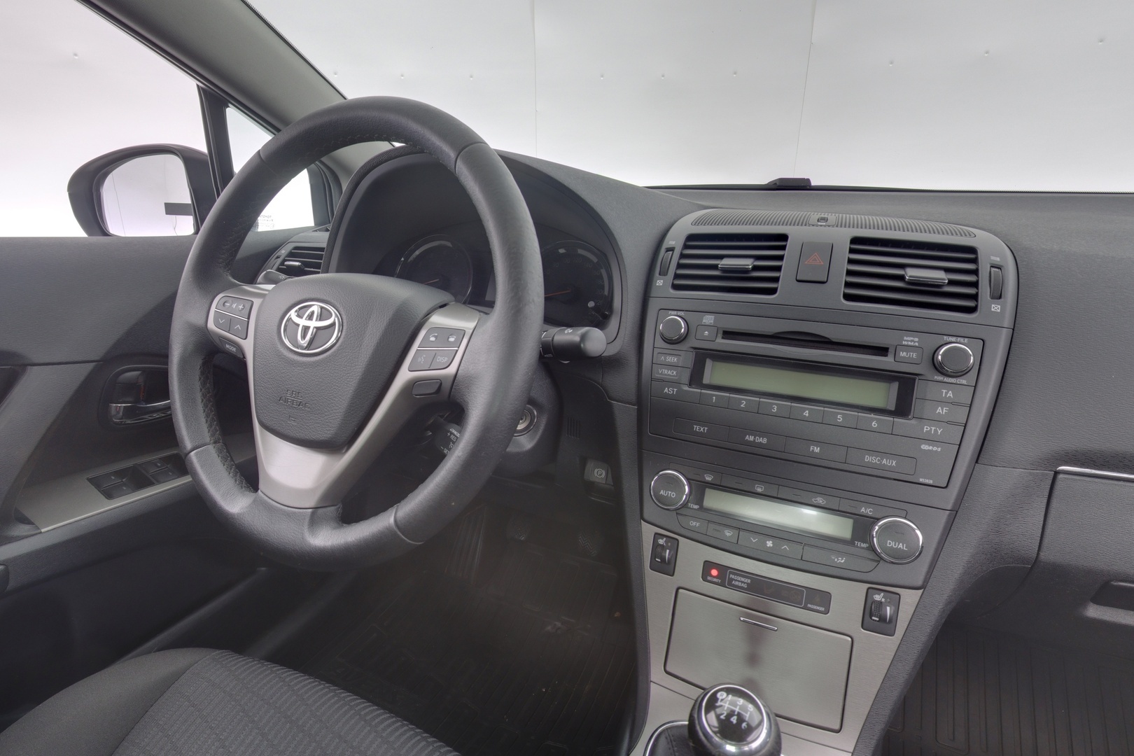 TOYOTA Avensis 2010