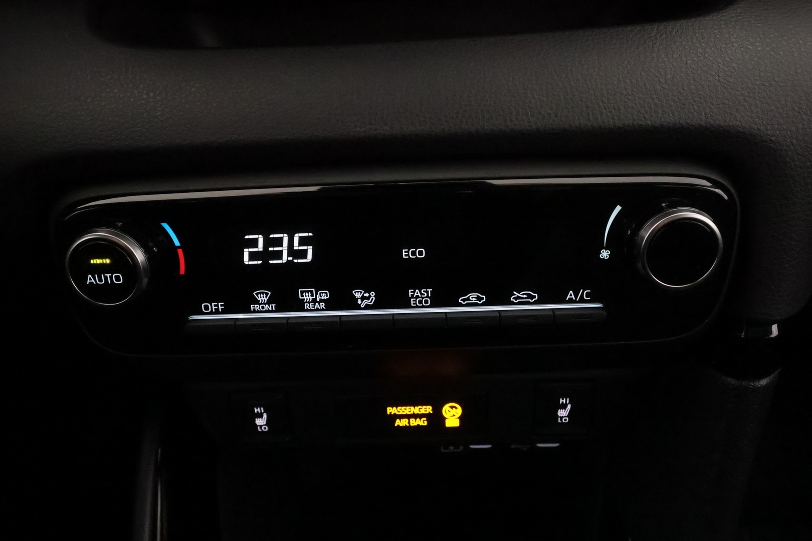 TOYOTA YARIS 2025
