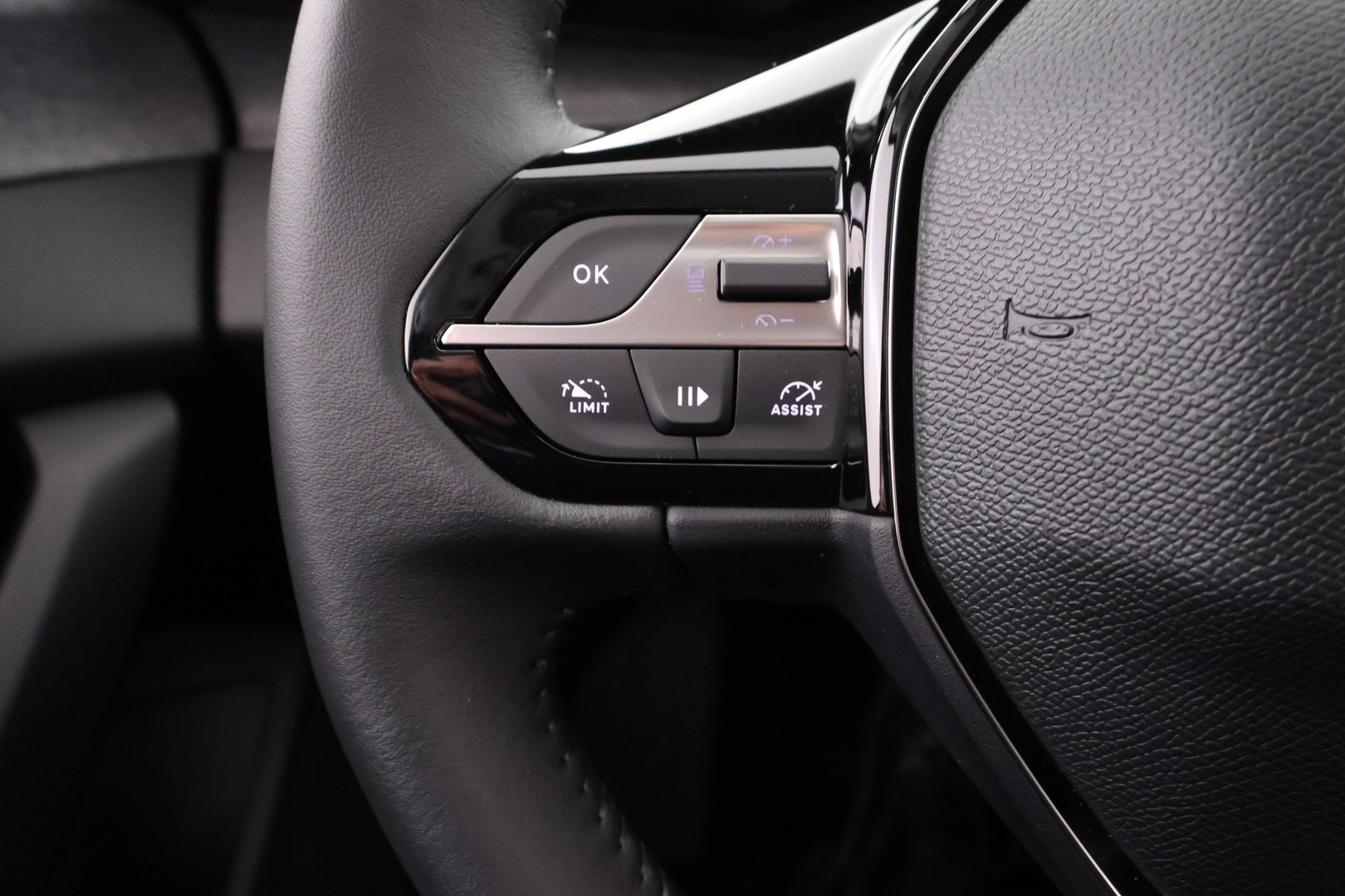 PEUGEOT 408 2026