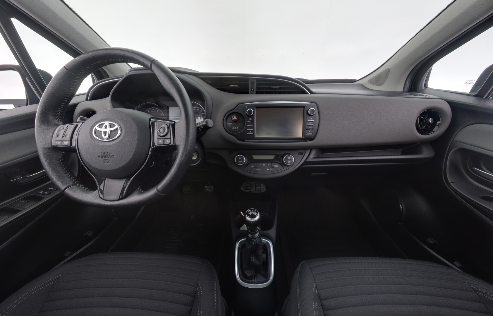 TOYOTA Yaris 2018