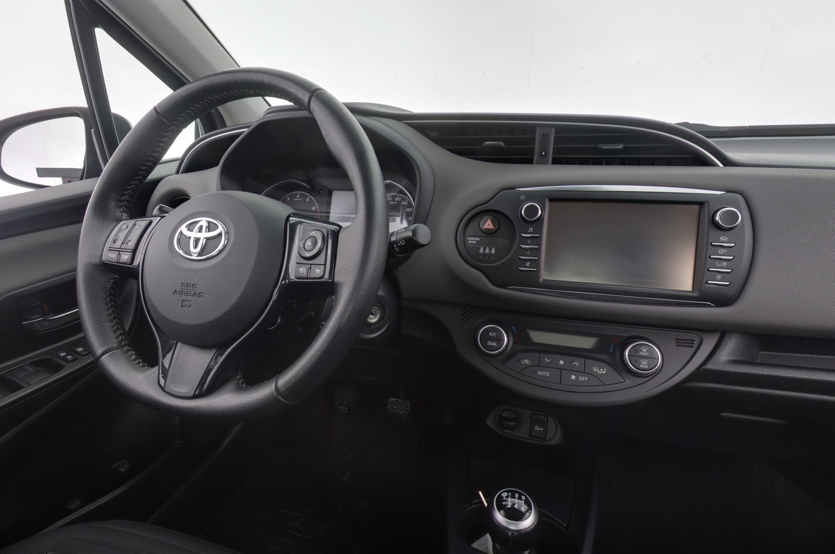 TOYOTA Yaris 2018