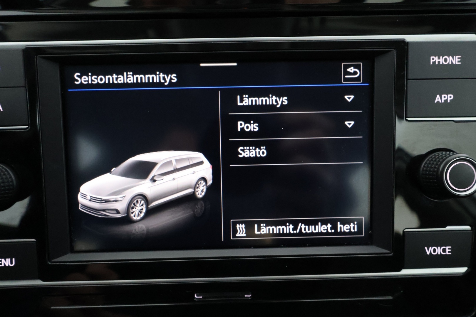 VOLKSWAGEN Passat 2022