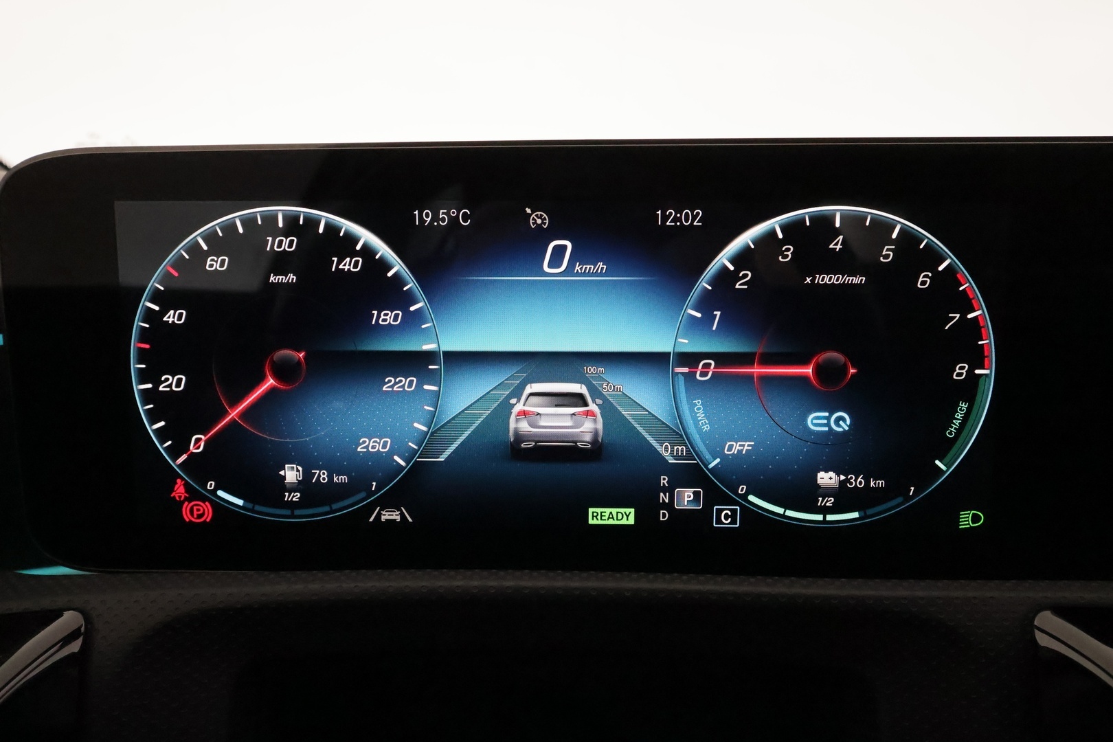 MERCEDES-BENZ A 2022