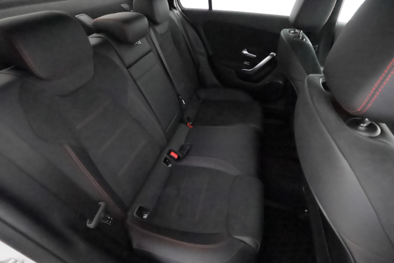 MERCEDES-BENZ A 2022