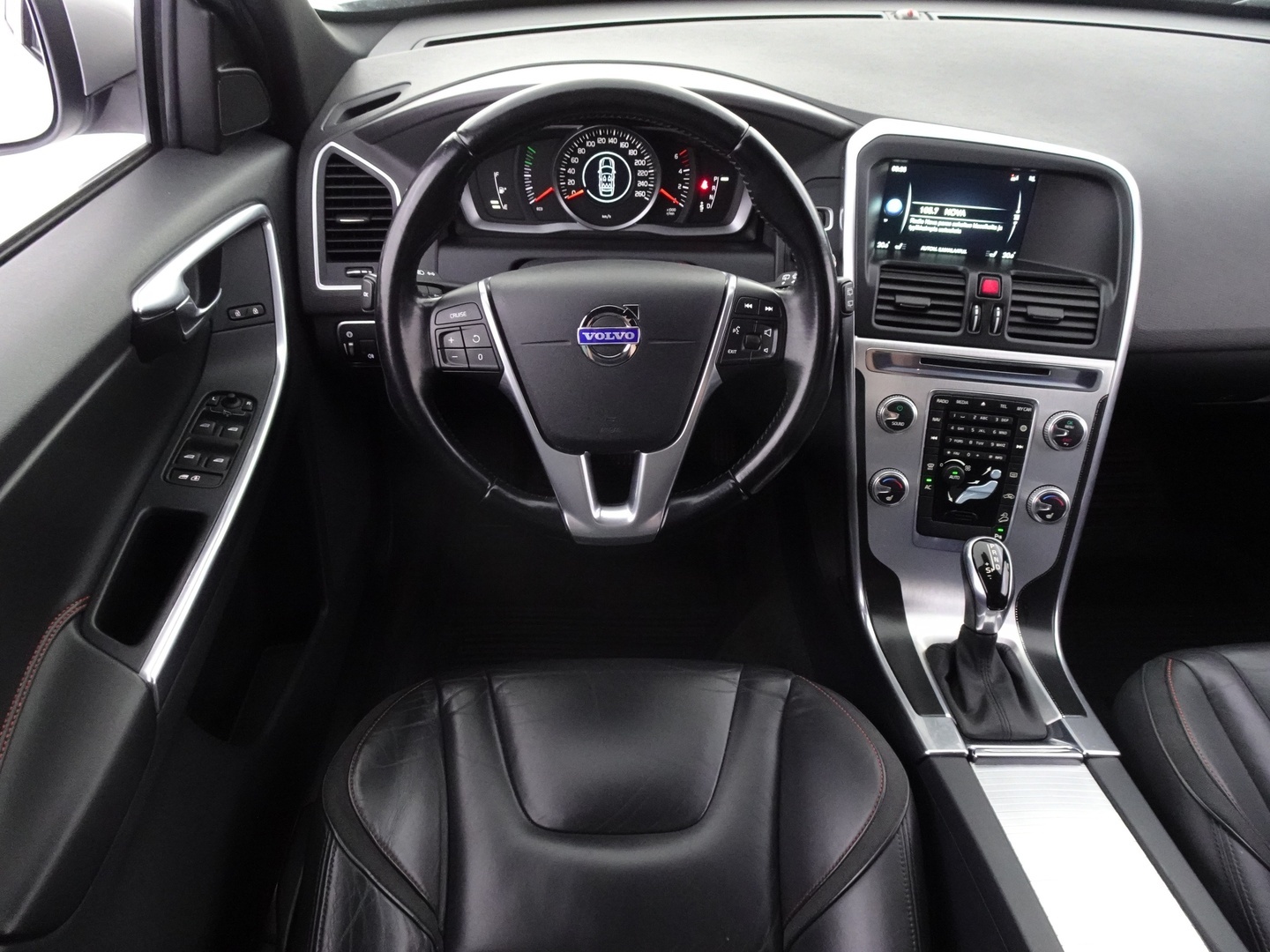 VOLVO XC60 18