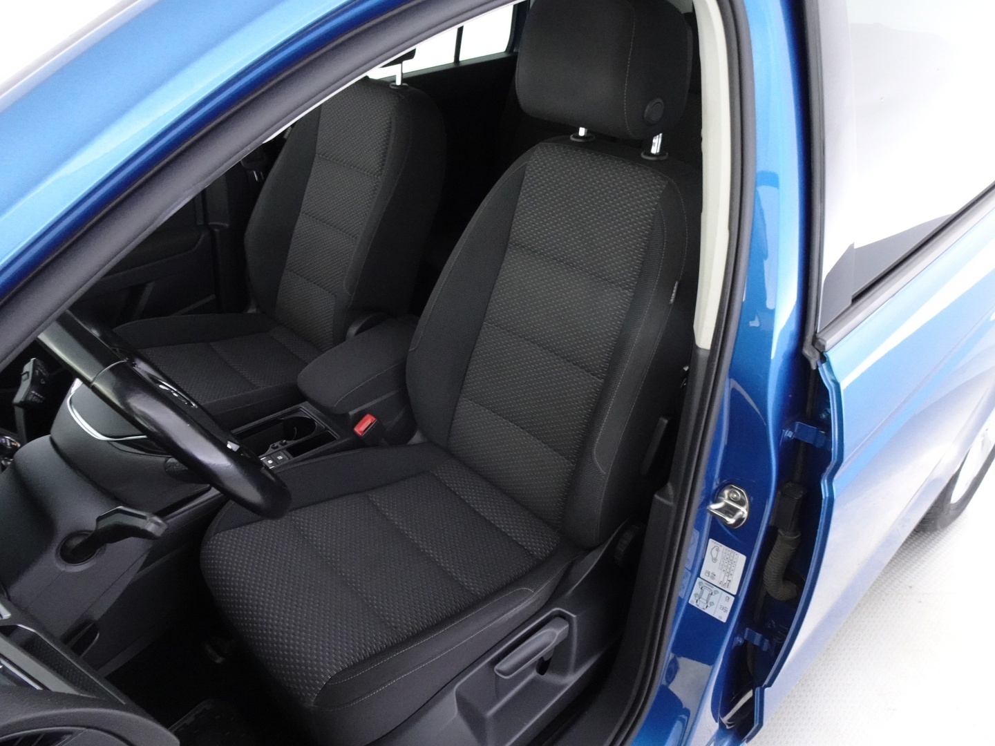 VOLKSWAGEN Touran 2016