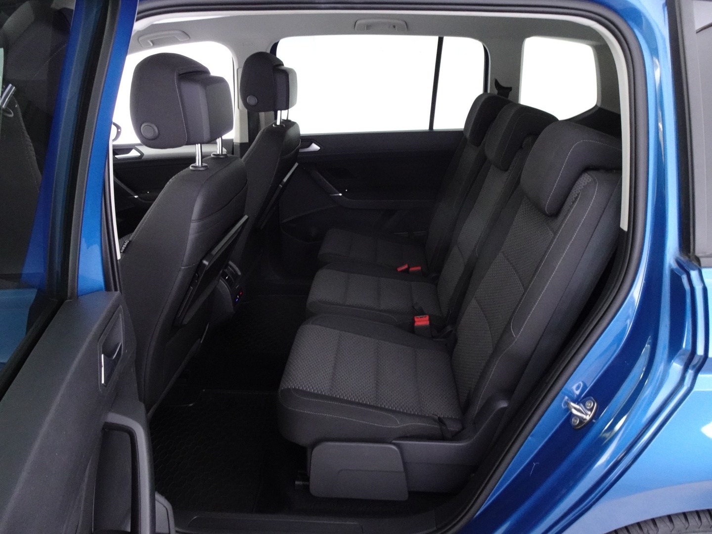 VOLKSWAGEN Touran 2016