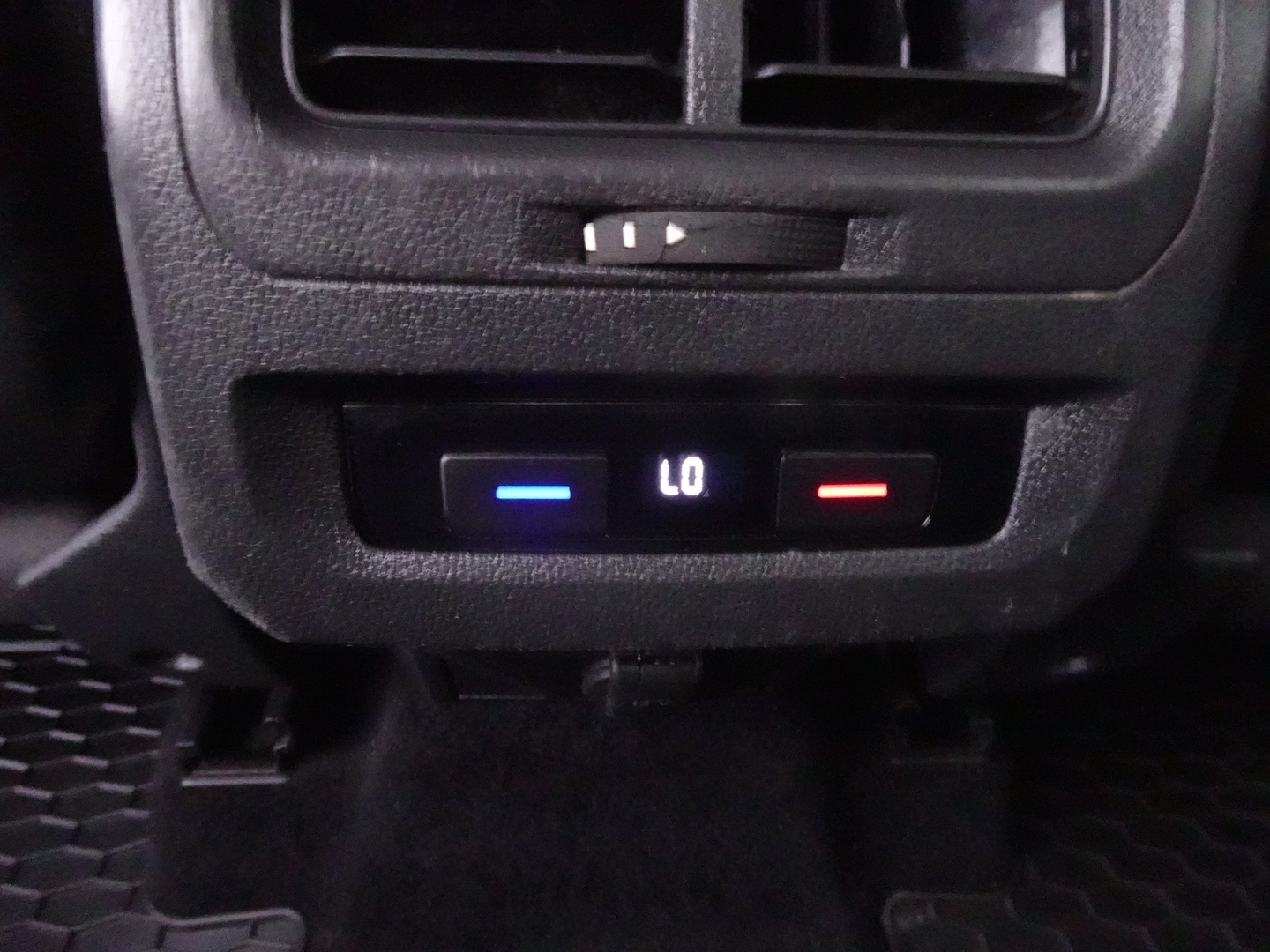 VOLKSWAGEN Touran 2016