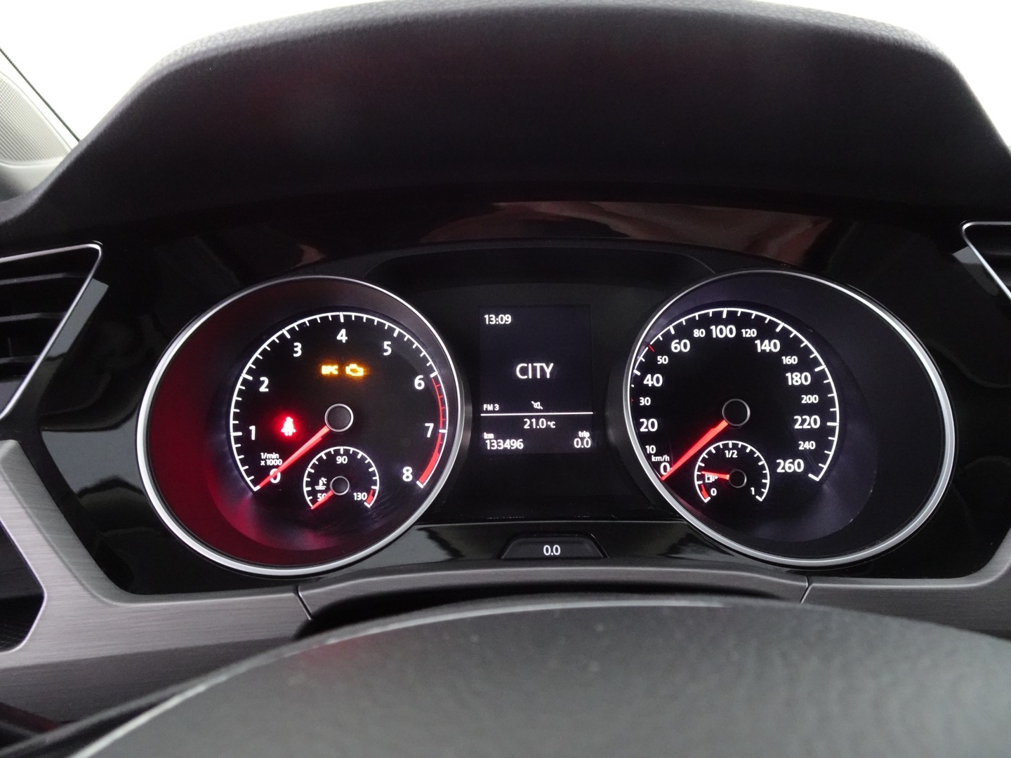 VOLKSWAGEN Touran 2016
