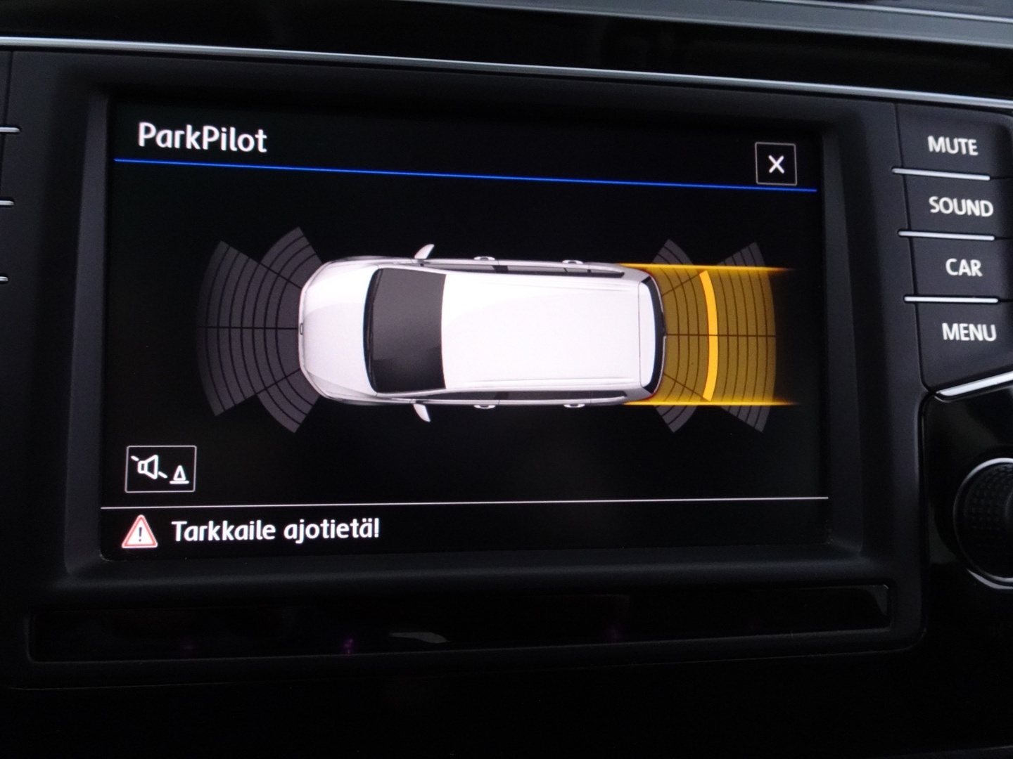 VOLKSWAGEN Touran 2016
